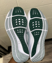Load image into Gallery viewer, Nike Womens Athletic Shoes Womens 7.5
