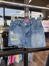 Load image into Gallery viewer, Edikted Short Skirt Size Extra Small
