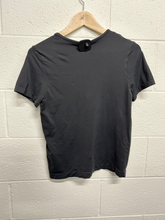 Load image into Gallery viewer, Skims Short Sleeve Top Size Extra Large
