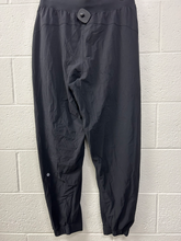 Load image into Gallery viewer, Lulu Lemon Athletic Pants Size Medium
