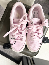 Load image into Gallery viewer, Nike Womens Athletic Shoes Womens 7.5
