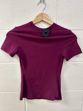 Load image into Gallery viewer, Skims Short Sleeve Top Size Extra Small
