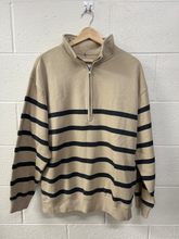 Load image into Gallery viewer, Abercrombie &amp; Fitch Sweatshirt Size Medium
