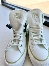 Load image into Gallery viewer, Converse Shoes Casual Shoes Womens 6.5
