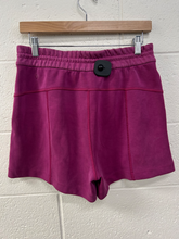 Load image into Gallery viewer, Lululemon Athletic Shorts Size 7/8
