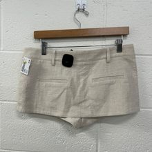 Load image into Gallery viewer, Lioness Shorts Size Small
