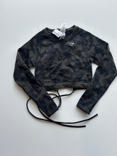 Load image into Gallery viewer, Gym Shark Athletic Top Size Medium

