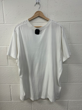 Load image into Gallery viewer, Jordan T-shirt Size Extra Large
