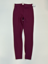 Load image into Gallery viewer, Alo Athletic Pants Size Small
