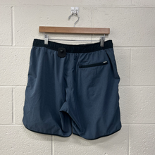 Load image into Gallery viewer, Vuori Pants Size Large

