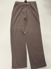 Load image into Gallery viewer, Vuori Pants Size Medium
