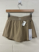 Load image into Gallery viewer, Alo Athletic Shorts Size Small
