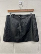 Load image into Gallery viewer, Blank Nyc Short Skirt Size 7/8
