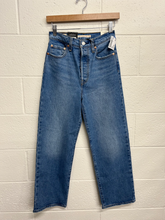 Load image into Gallery viewer, Levi Denim Size 1 (25)
