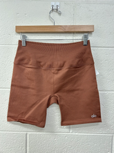 Load image into Gallery viewer, Alo Athletic Shorts Size Medium
