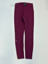 Load image into Gallery viewer, Alo Athletic Pants Size Small
