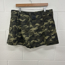 Load image into Gallery viewer, Princess Polly Short Skirt Size Large
