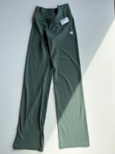 Load image into Gallery viewer, Vuori Athletic Pants Size Small
