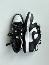Load image into Gallery viewer, Nike Womens Athletic Shoes Womens 7.5
