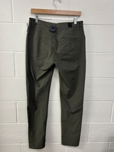 Load image into Gallery viewer, Vuori Athletic Pants Size Small
