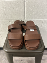 Load image into Gallery viewer, Torrid Sandals Womens 9.5
